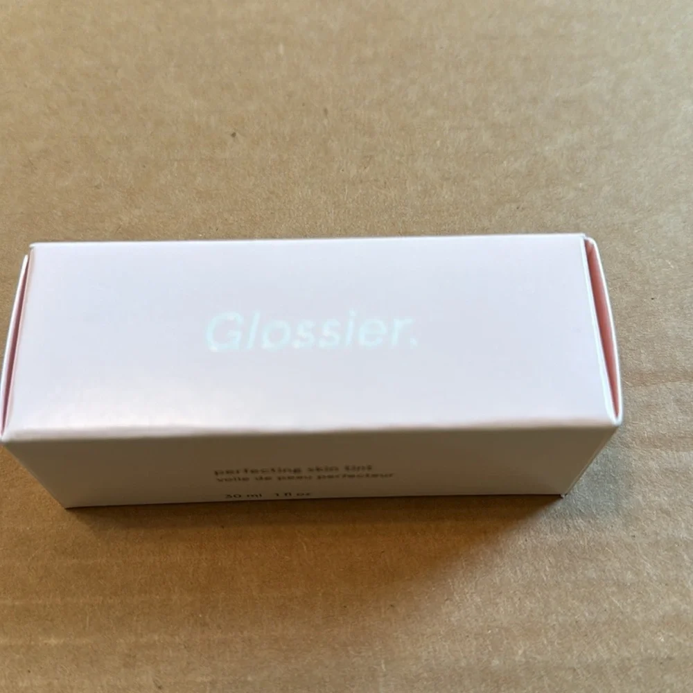 Glossier Perfecting Skin Tint G1